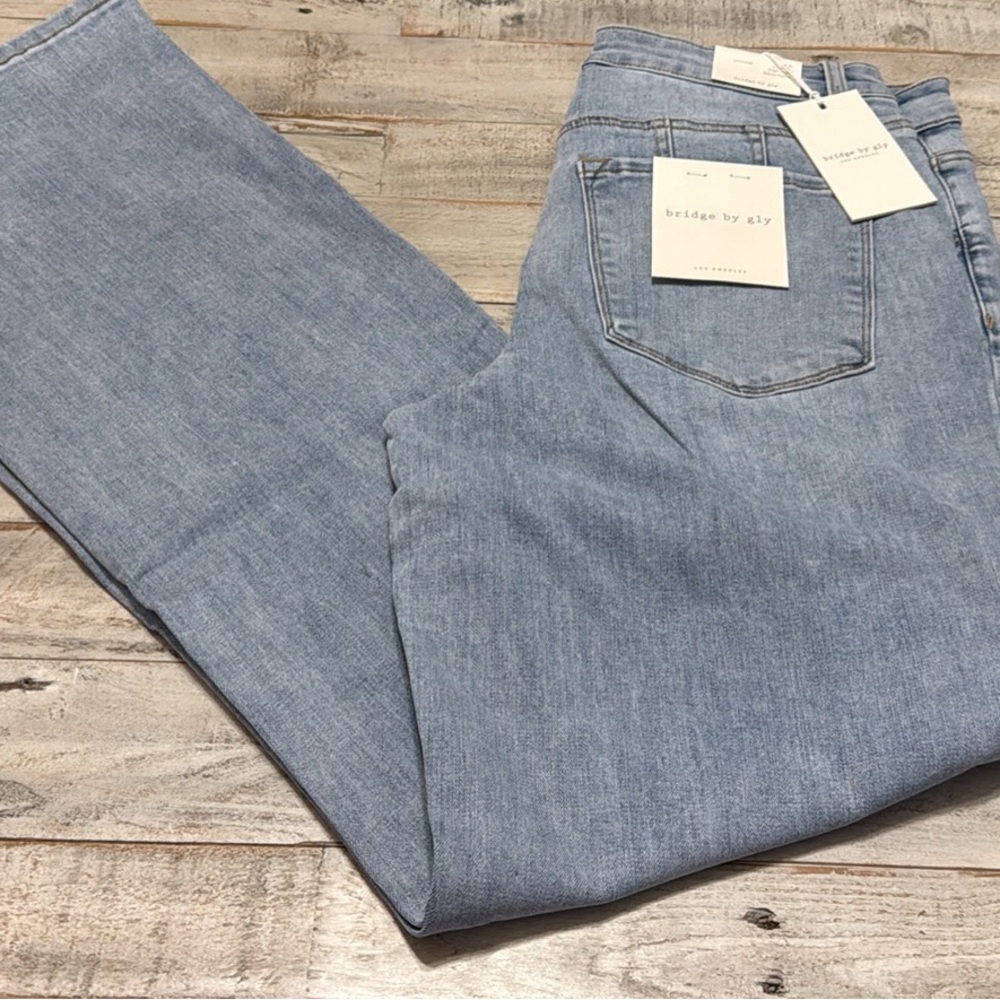 Bridge by gly Light Wash Wide-Leg Jeans (3)